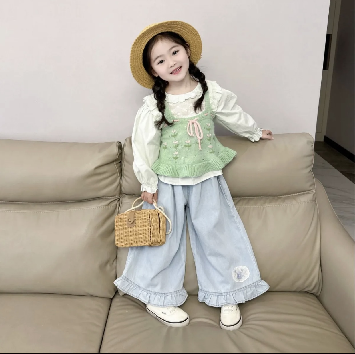 成都卿攸涞服饰有限公司集合店童装艺术、创意的完美结合