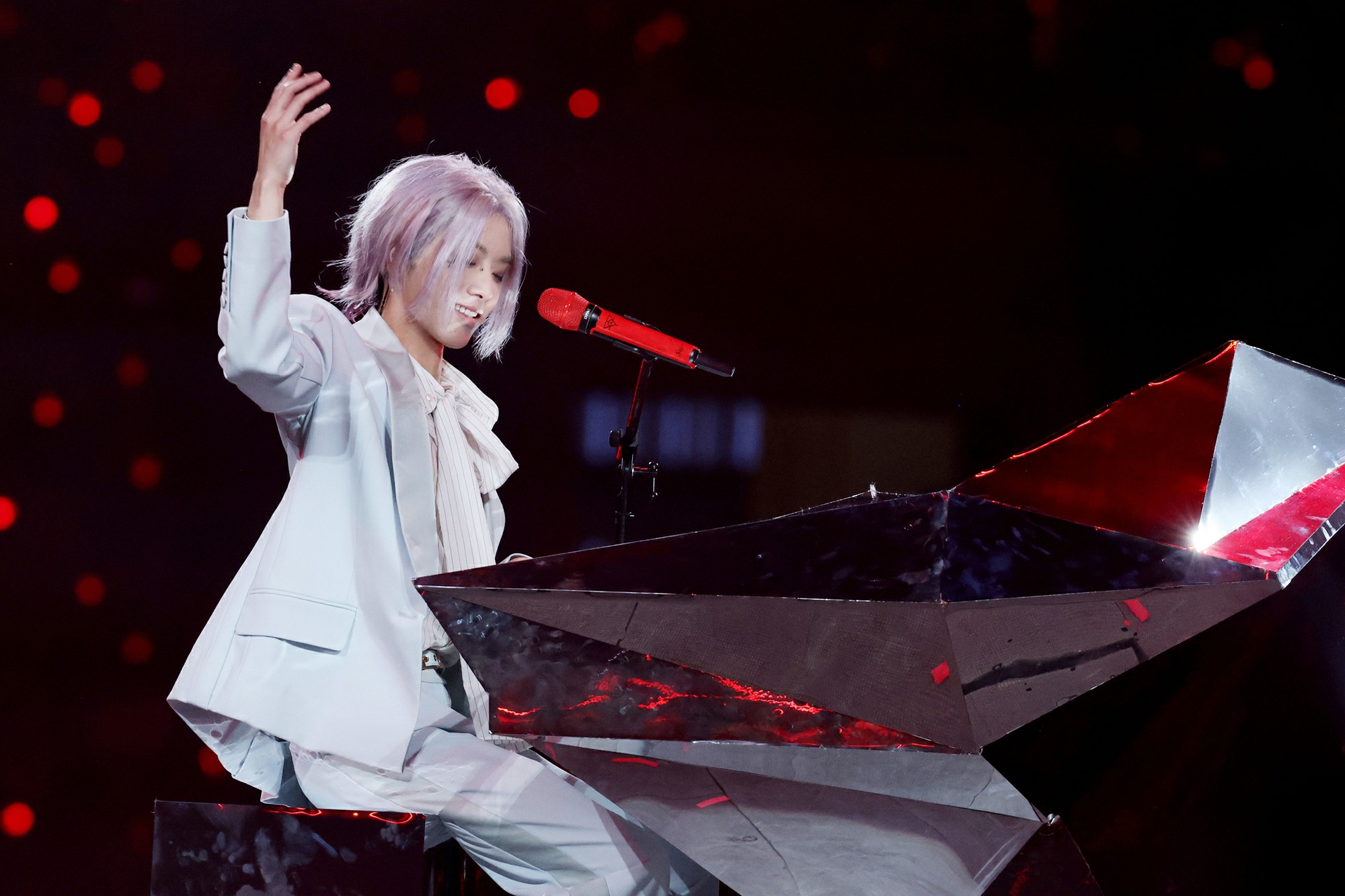 华晨宇火星演唱会沈阳站燃爆盛夏 “火星“四面台首临东北