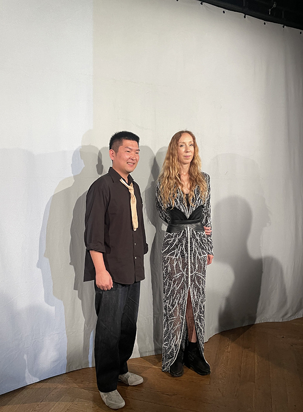 思百博 (Spiber) 携手荷兰高定设计师 Iris van Herpen亮相 2025 秋冬巴黎高级定制时装周，发布先锋婚礼造型