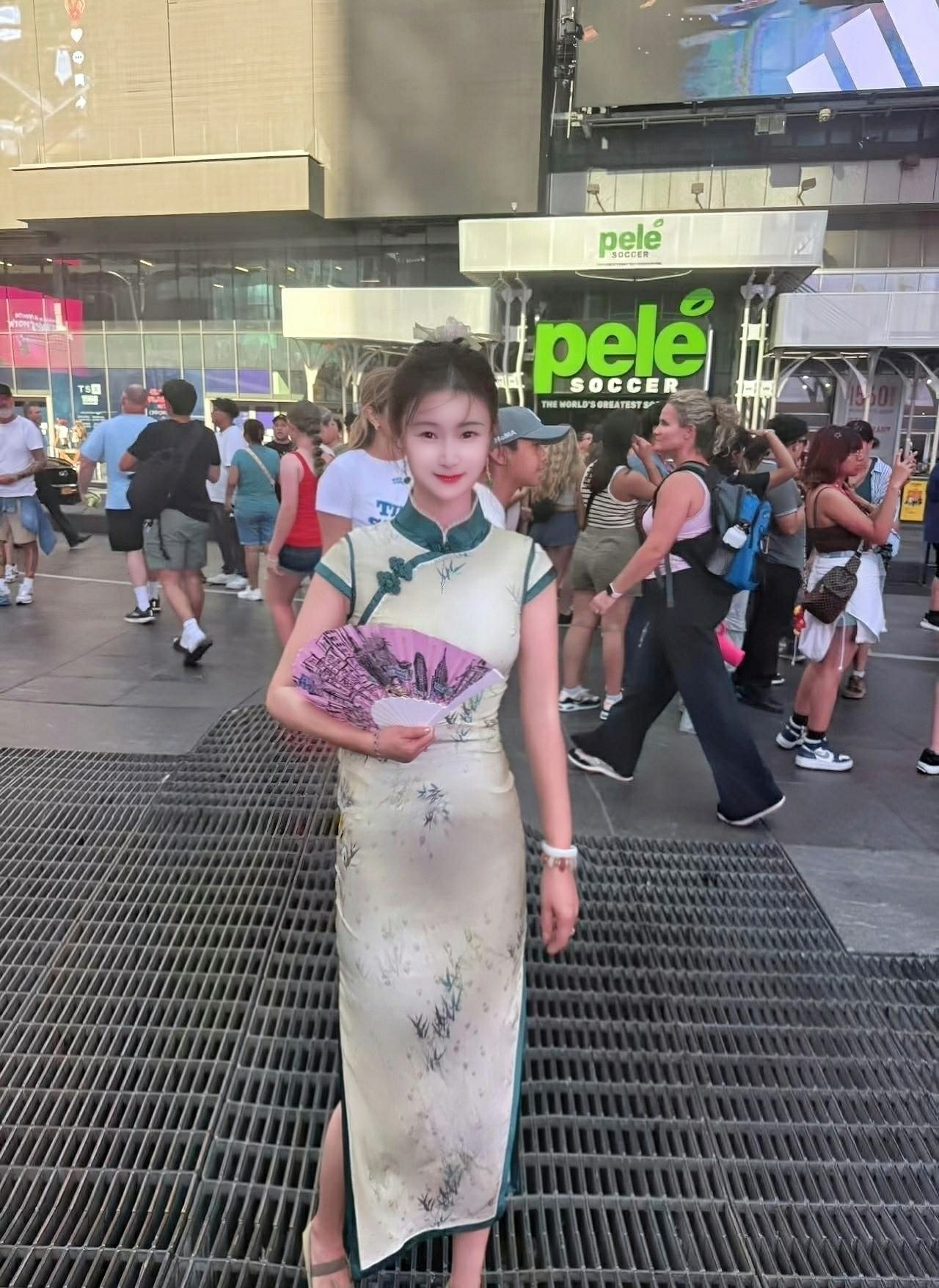 这才是真正的“诗与远方”：邓超予纽约时代广场唱响《桃花庵歌》，让世界听见中华文化！