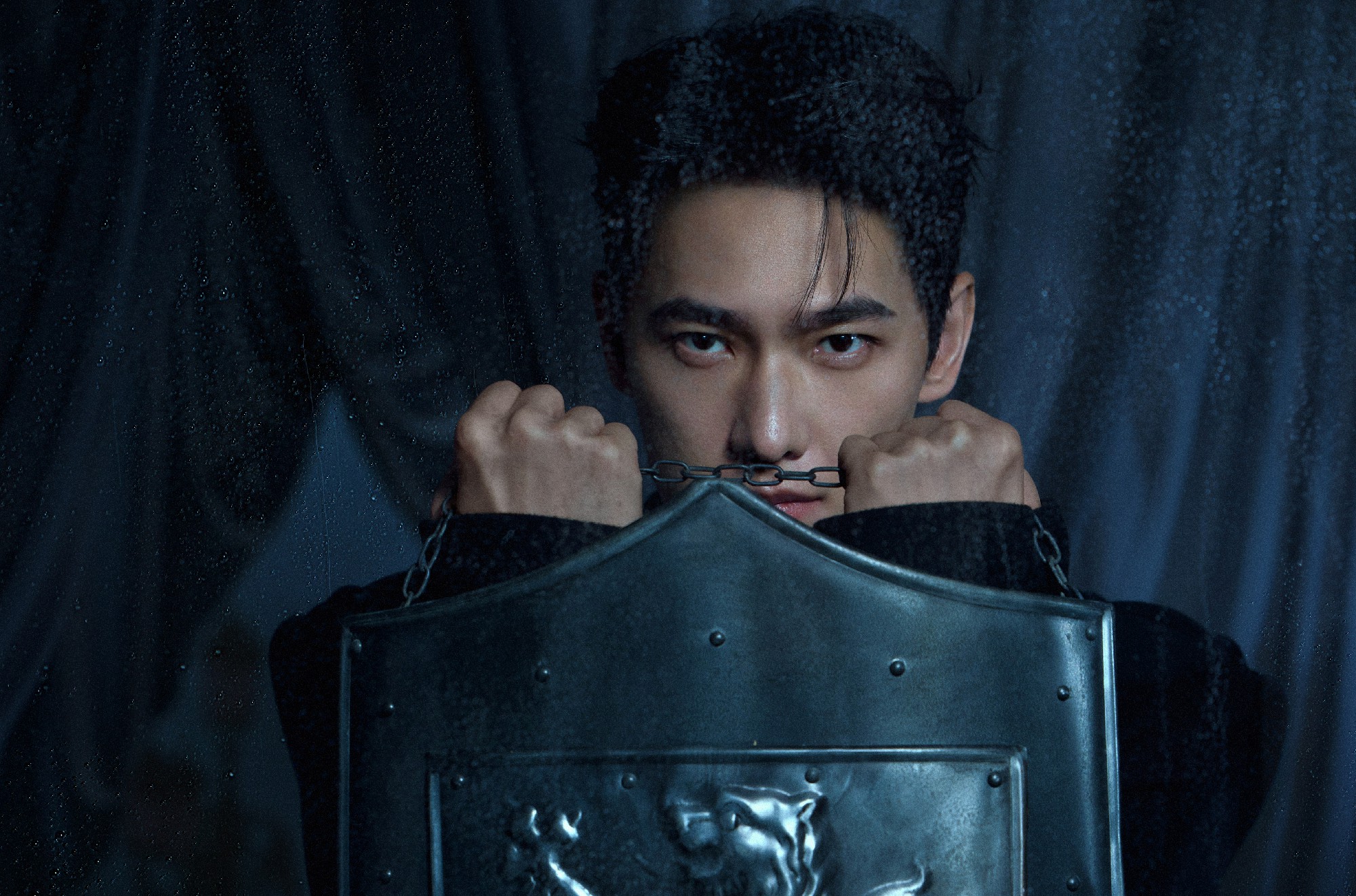 杨洋MAX中文版创刊封面 未来骑士无畏前行