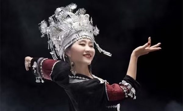 夏冰歌舞总编导“追梦监利”2026年春晚