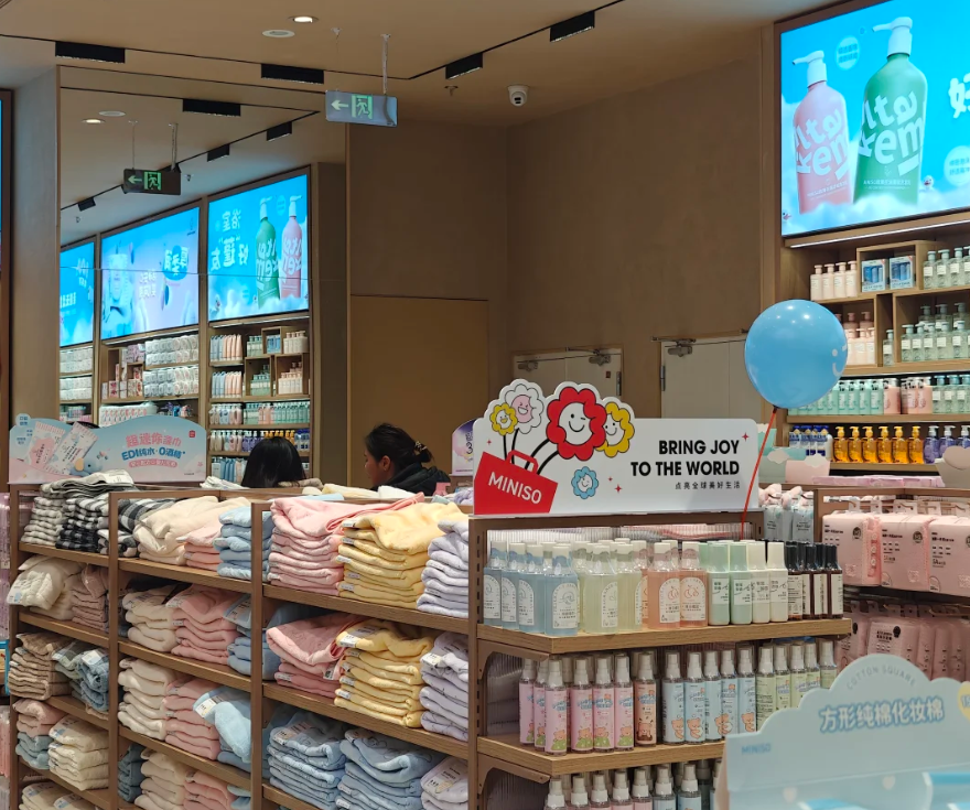 义乌茗谭贸易有限公司四川分公司潮品店传递“有温度”的品牌价值观