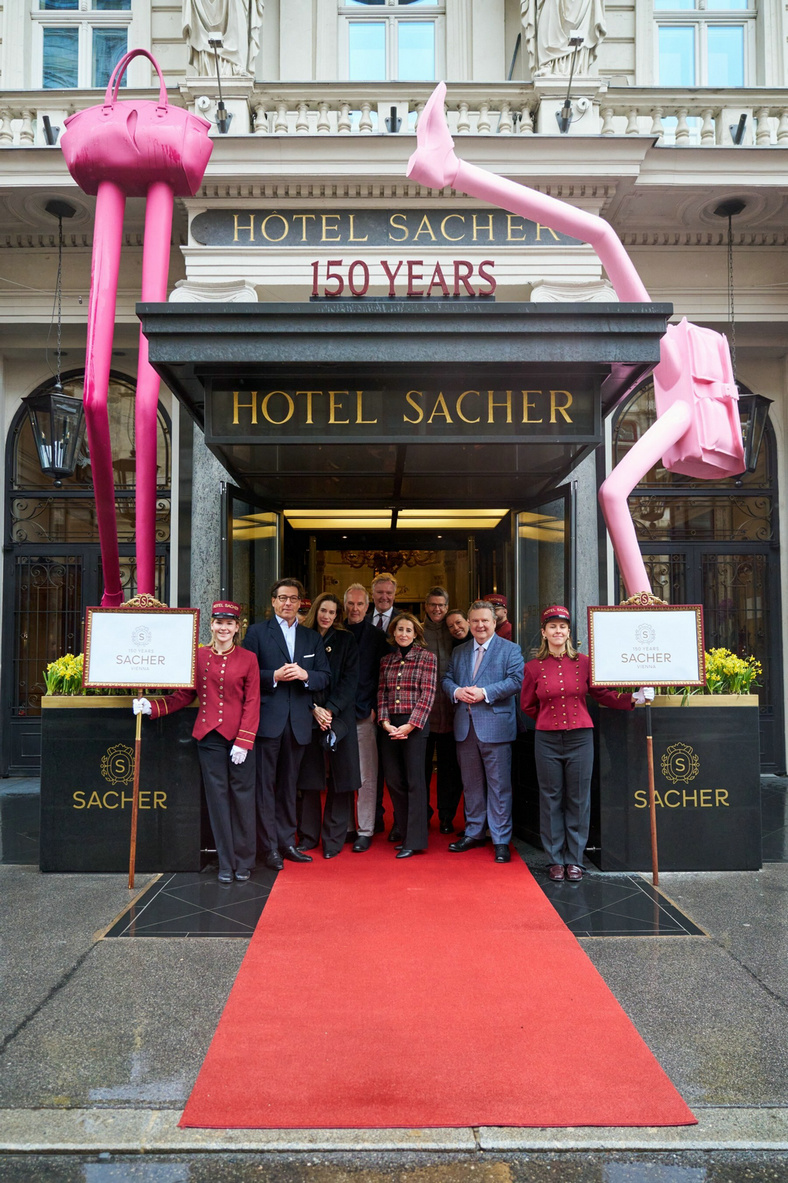 Hotel Sacher Vienna以Erwin Wurm的雕塑庆祝成立150周年