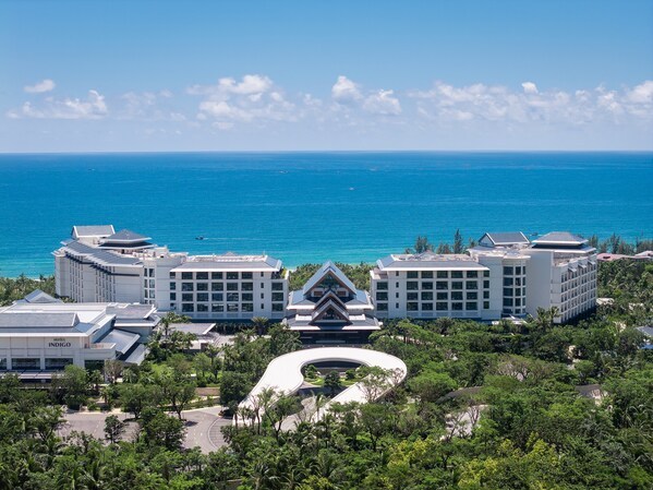 海南清水湾金普顿酒店与海南清水湾英迪格酒店迎来开业一周年